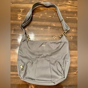 Travelon Anti-Theft RFID Blocking Crossbody in‎ Gray